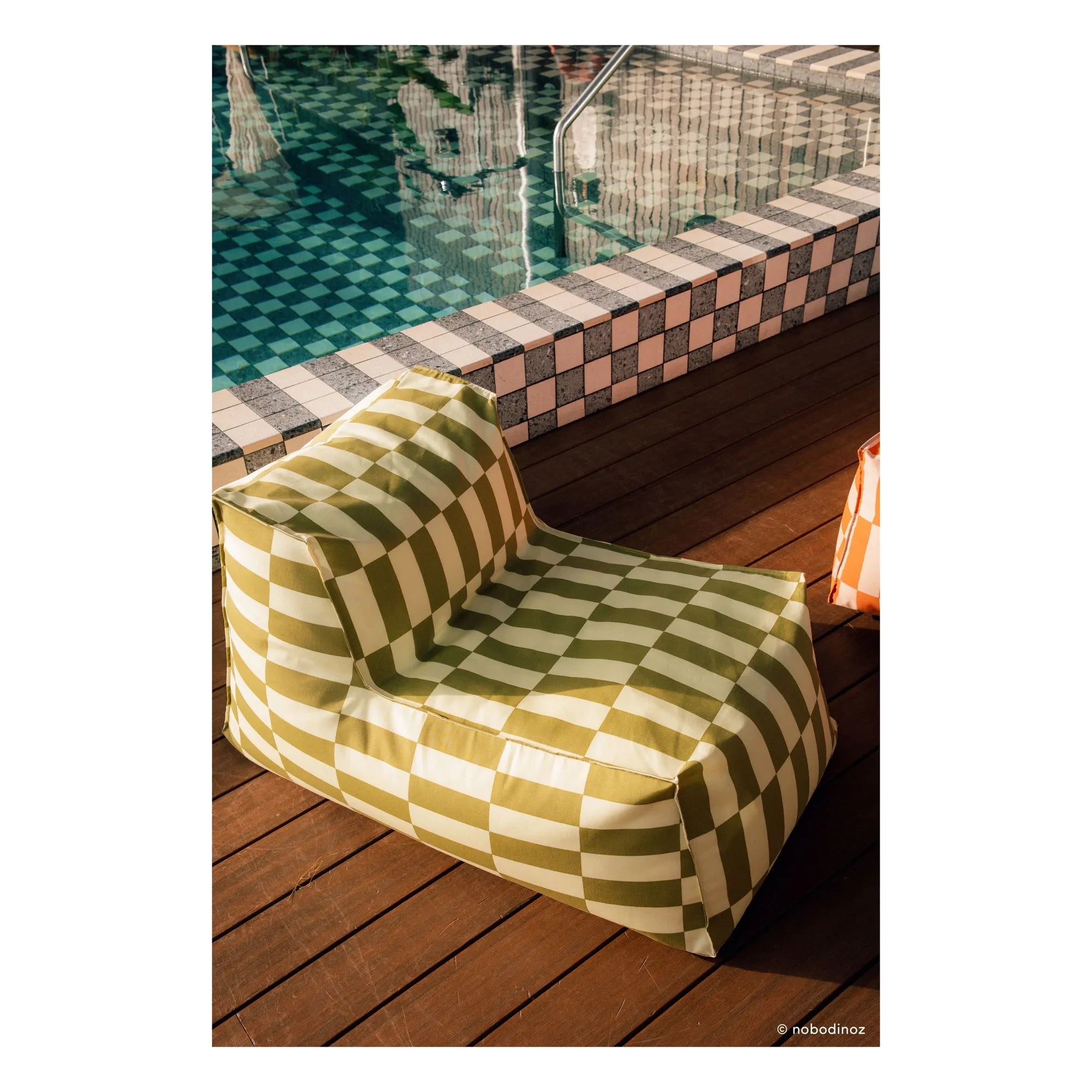Nobodinoz - Puf largo de exterior Matteo Tiles | Verde