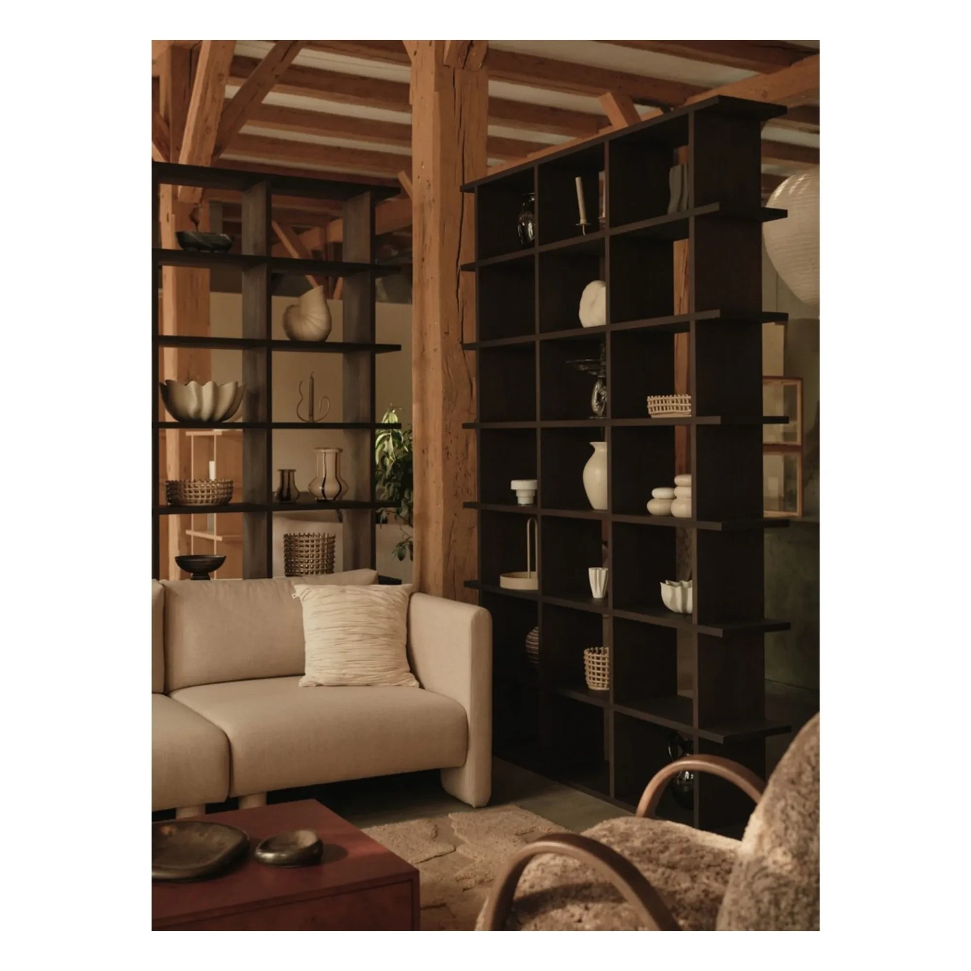 Ferm Living - Estantería de madera Kona | Roble Oscuro