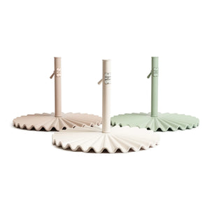 Business & Pleasure Co. - Base para sombrilla moldeada | Blanca