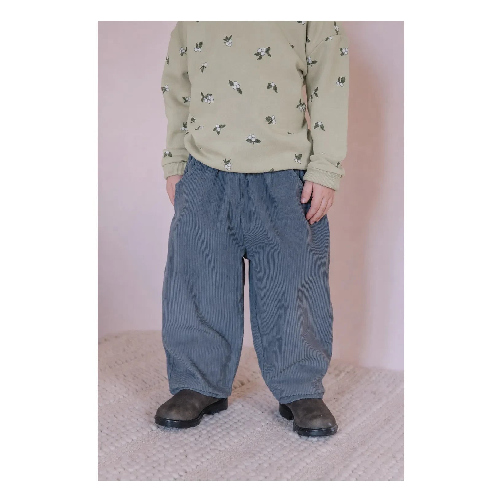Studio Bohème - Pantalón tipo zanahoria de pana canalé de algodón orgánico | Gris azulado