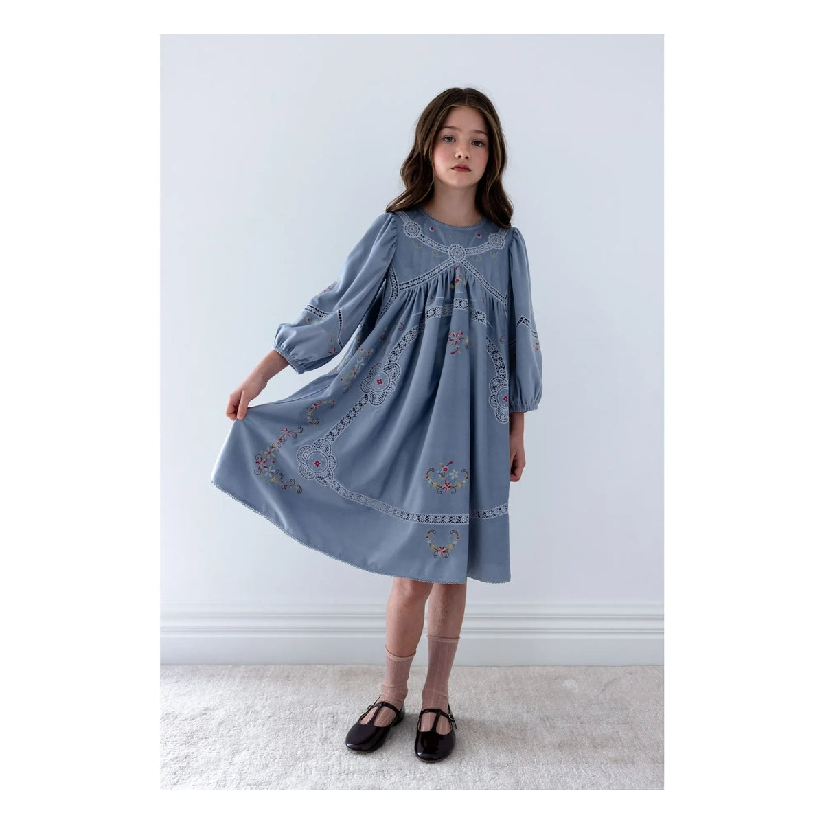 petite Amalie - Vestido con bordado floral | Azul claro