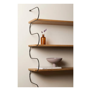 Schneid Studio - Estante de madera de roble Onda | Negro