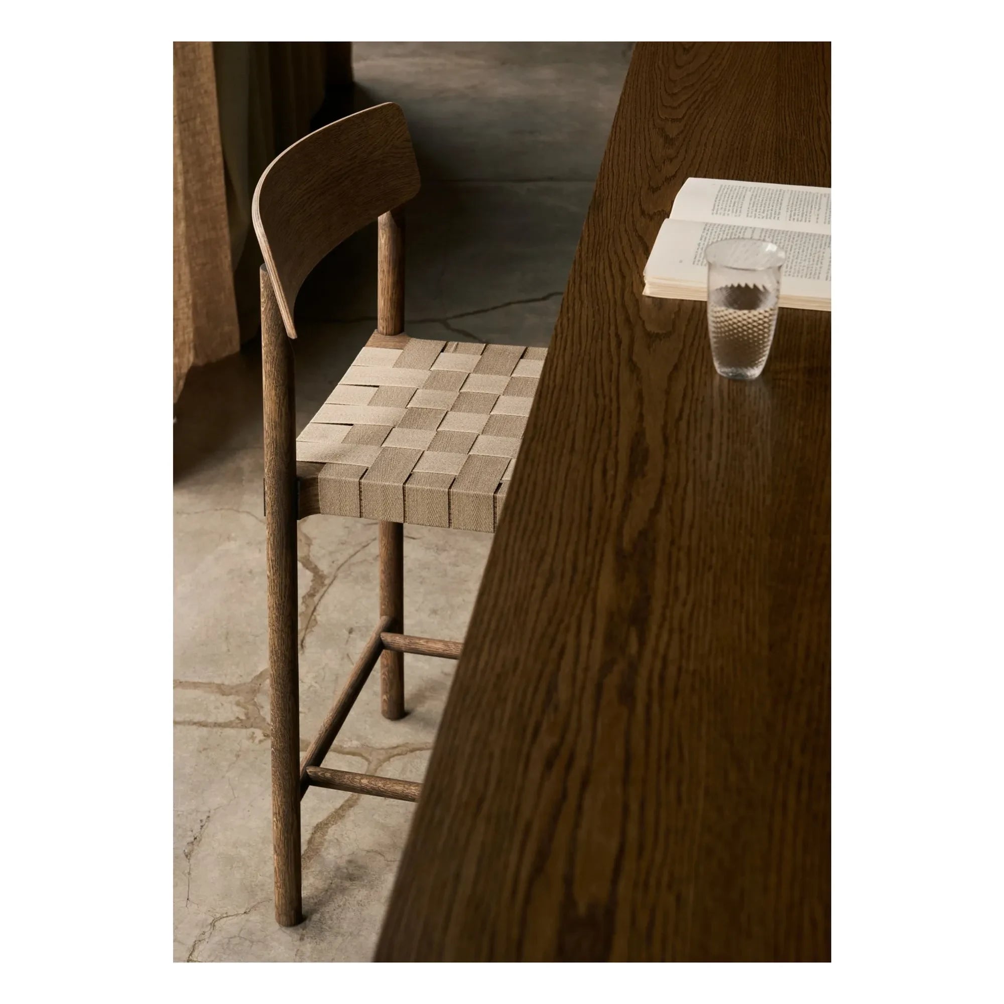 & Tradition - Tabure de bar tejido Betty TK12 65 cm roble ahumado aceitado | Chêne fumé