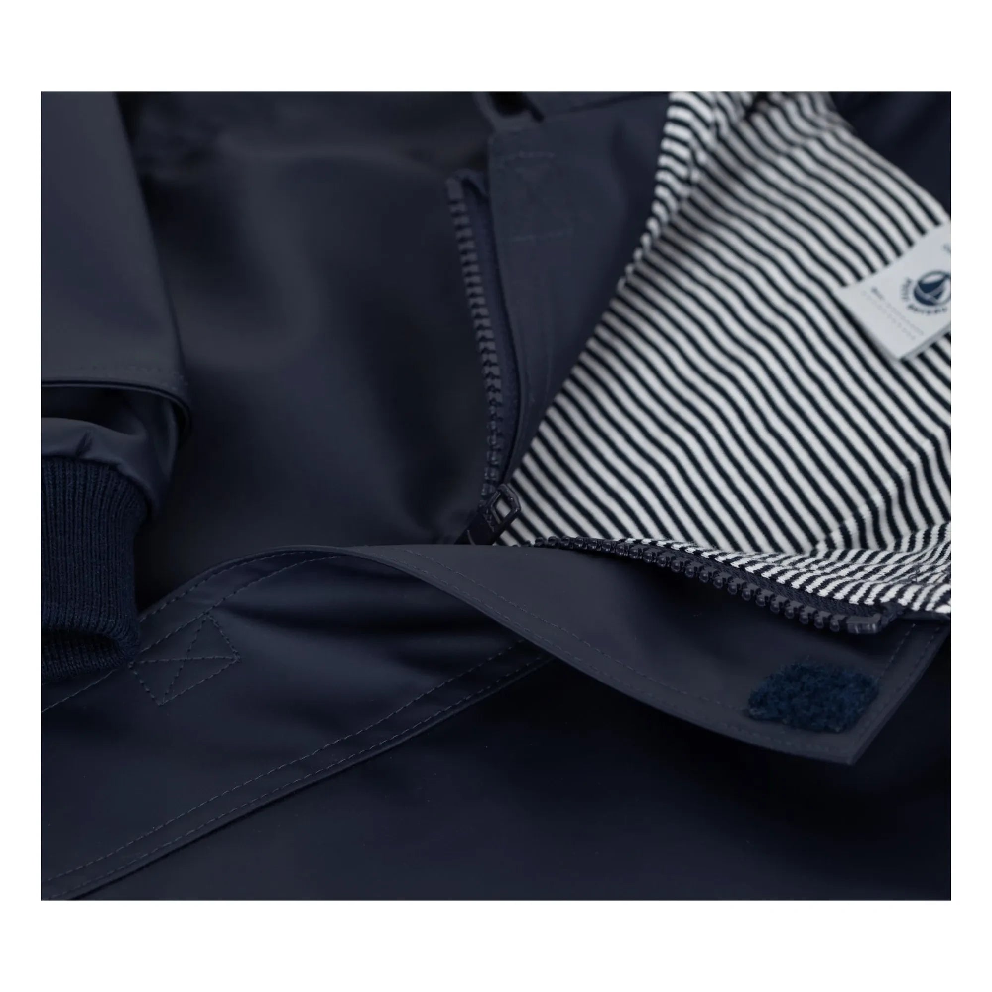 Petit Bateau - Chaqueta impermeable icónica de fibra reciclada | Azul marino