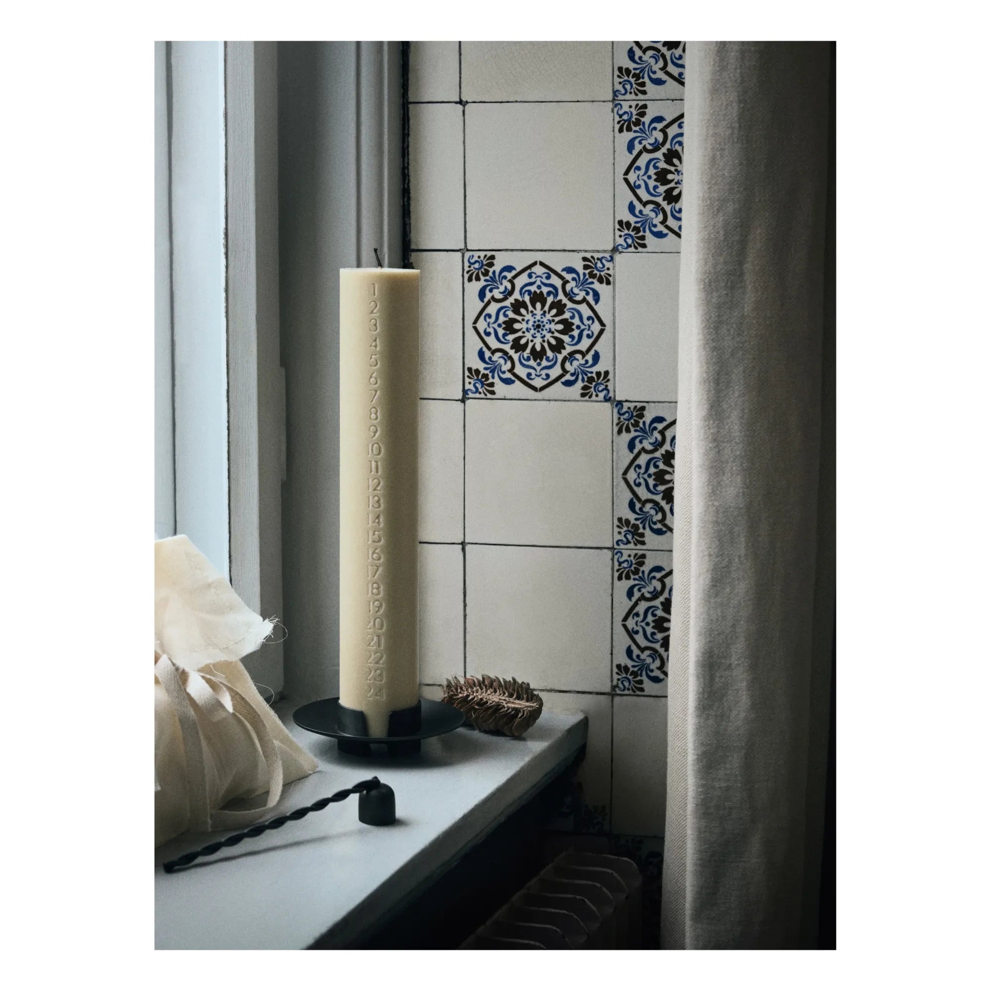 Ferm Living - Candelabro de latón en bloque | Negro