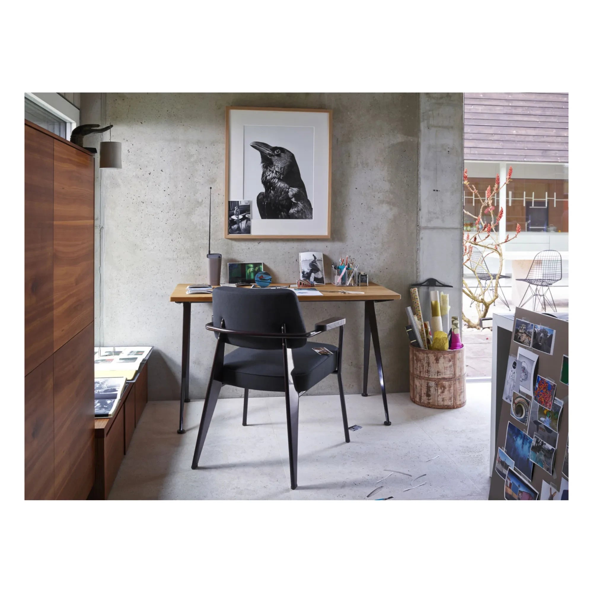 Vitra - Silla ejecutiva, base negra - Jean Prouvé | Gris oscuro