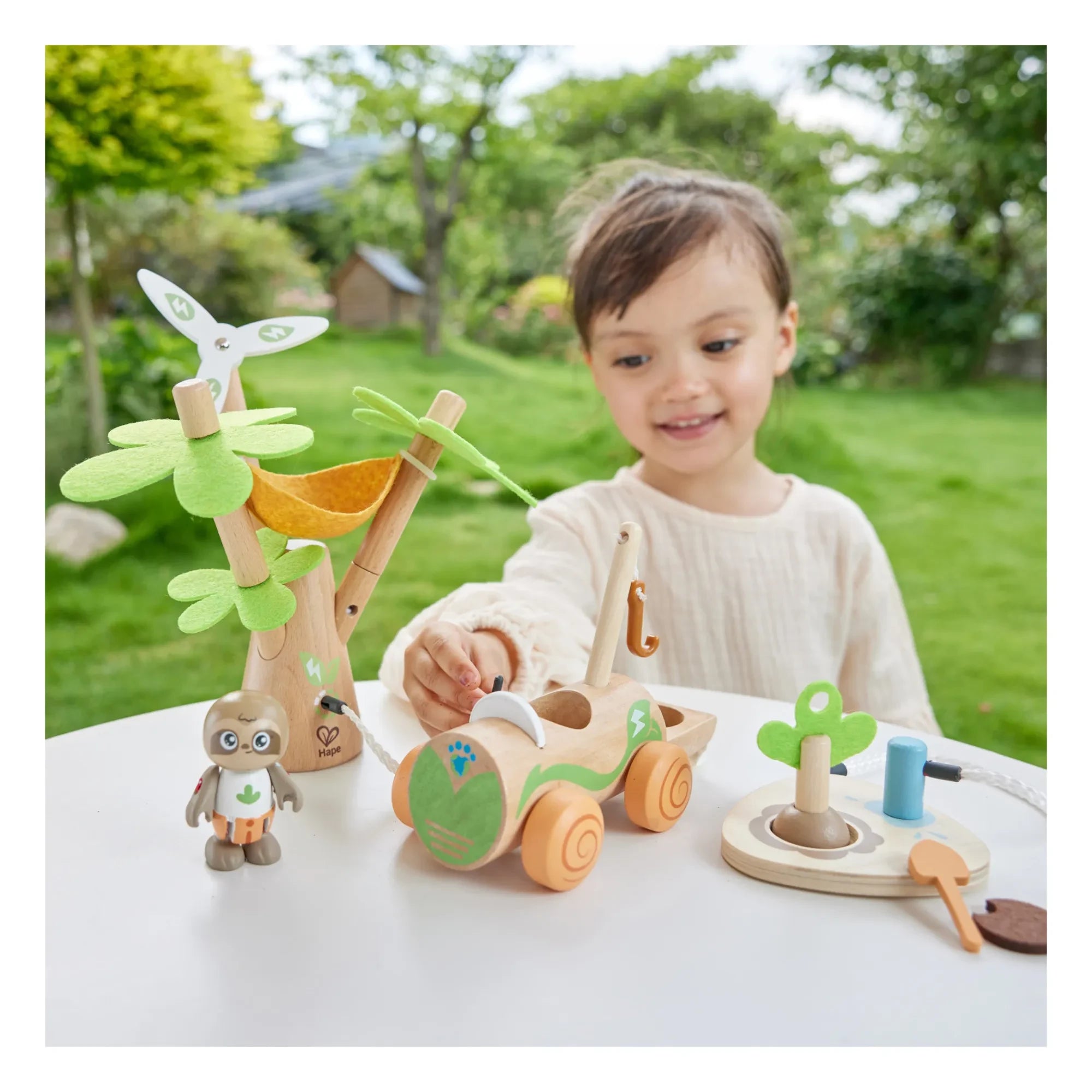 Hape - El árbol de viento de Aria y el coche eléctrico