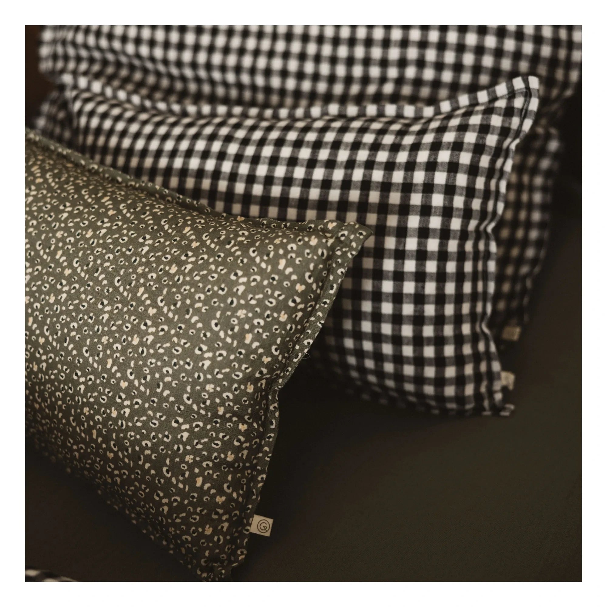 Gabrielle Paris - Funda de almohada de lino lavado Gingham | Negro
