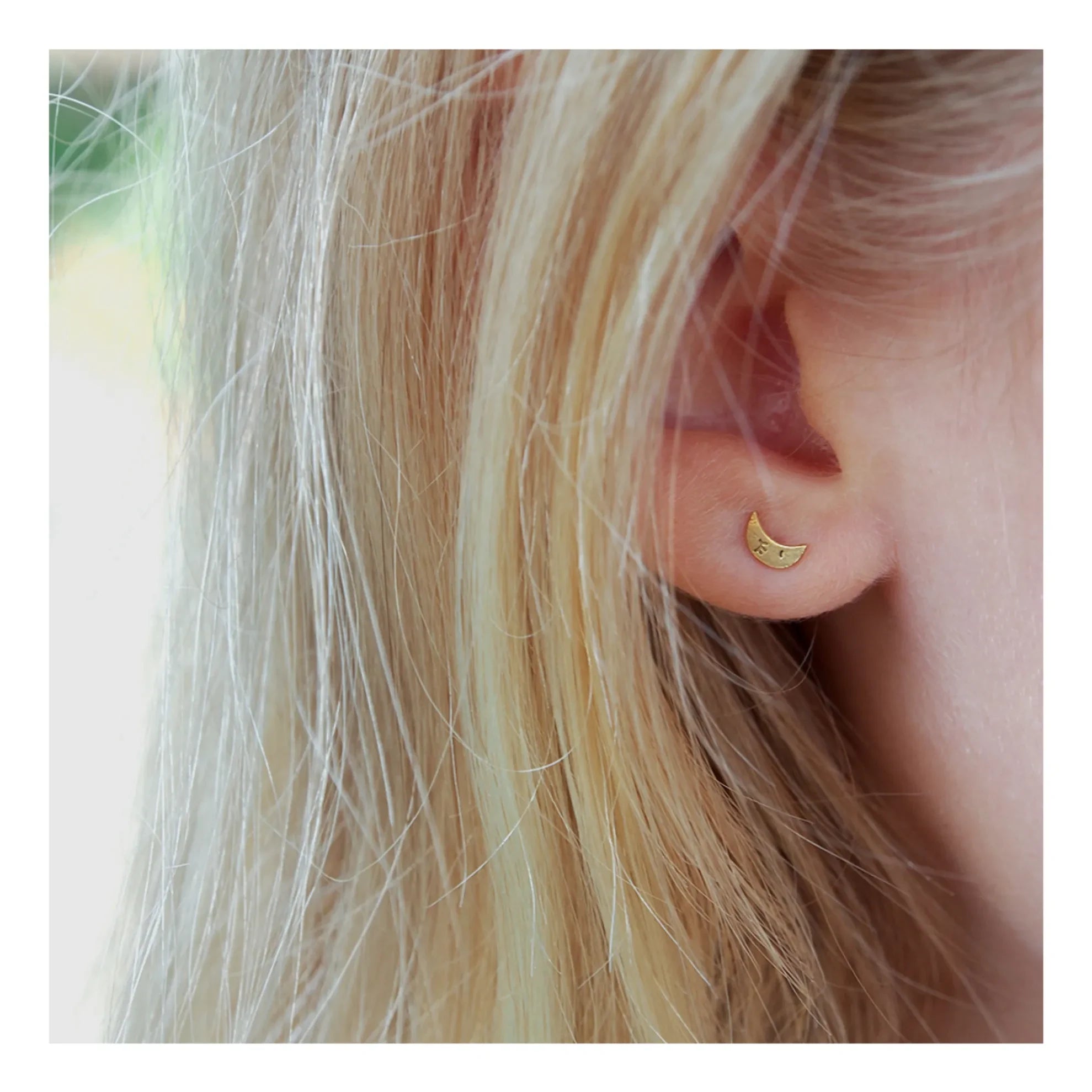 Adorabili - Pendientes asimétricos de luna | Oro