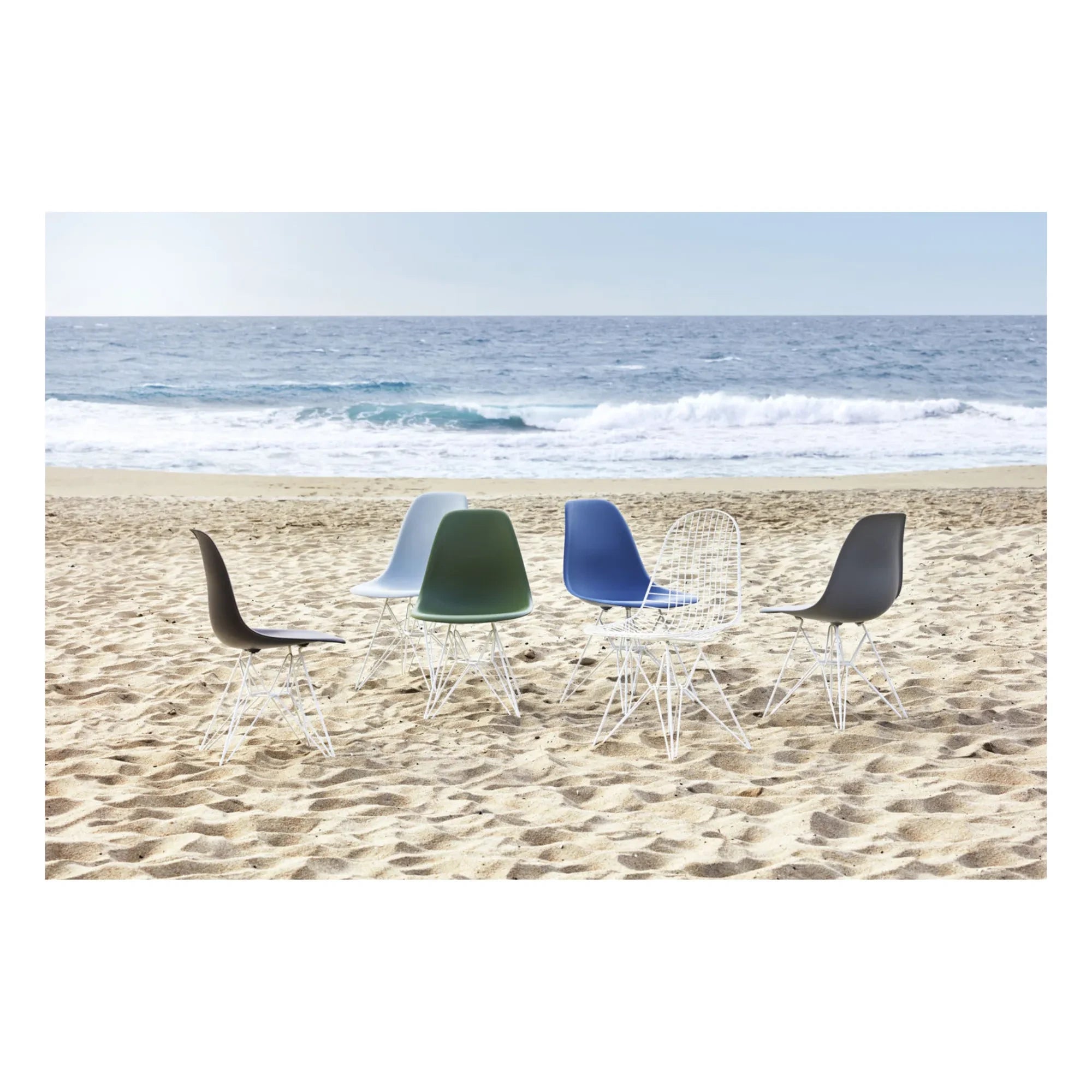 Vitra - Silla DSR de plástico - estructura de epoxi blanco - Charles & Ray Eames | Verde esmeralda