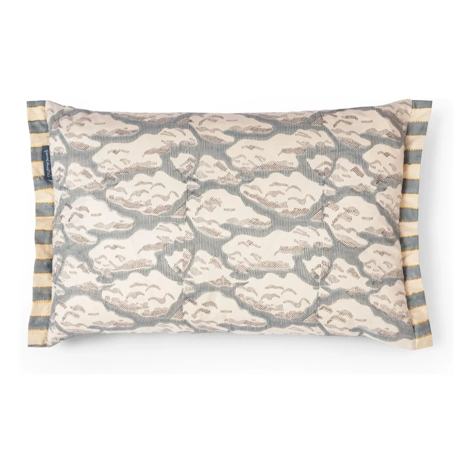 Le Monde Sauvage - Funda de almohada con estampado de nubes Nebula Key West | Azul