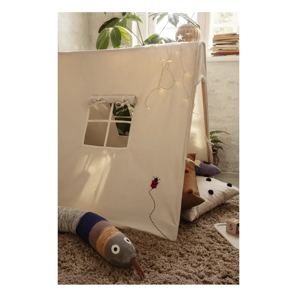 Ferm Living Kids - Tienda de juegos Mariquita | Blanco roto