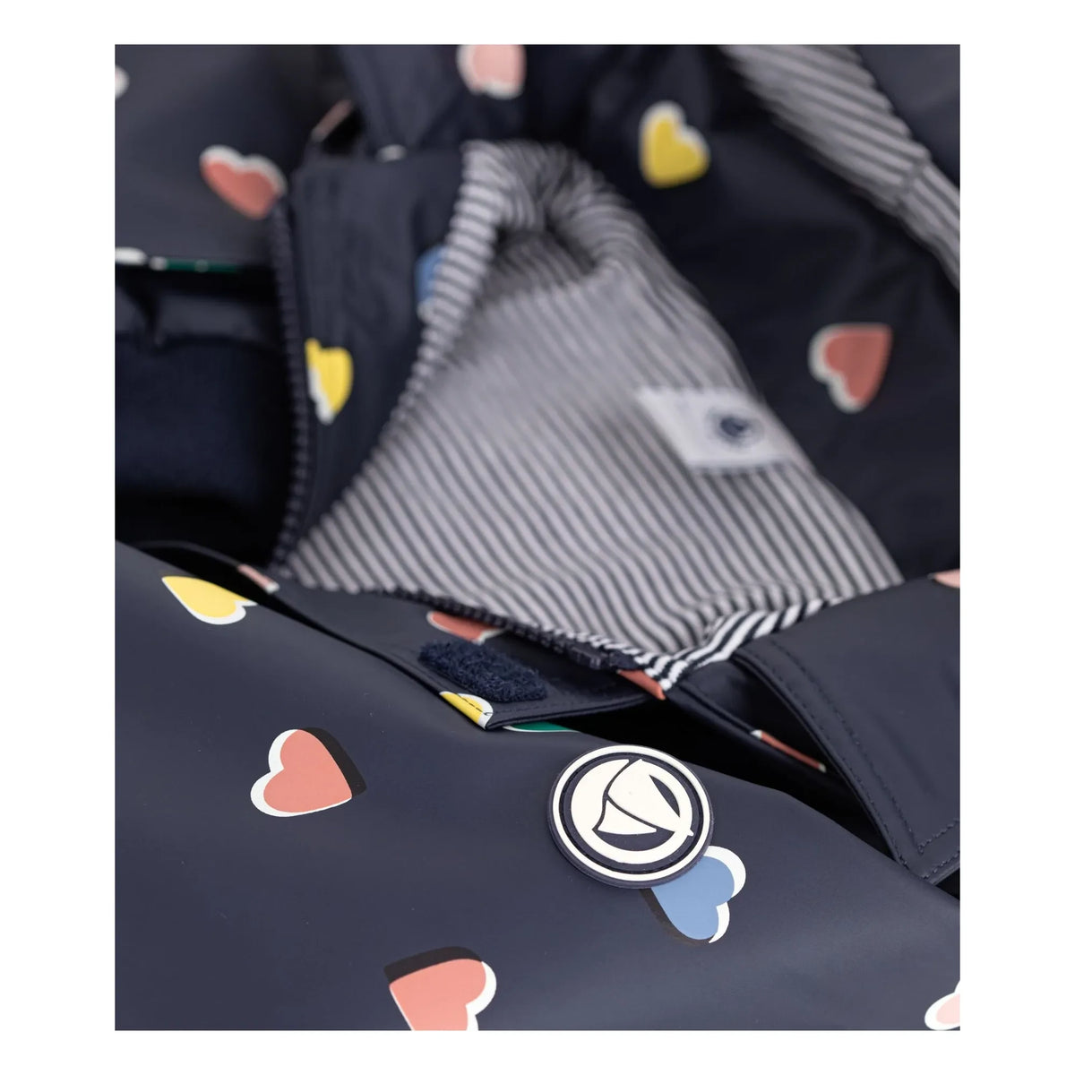 Petit Bateau - Chaqueta impermeable Corazones icónicos | Azul marino