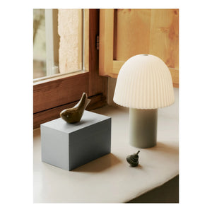 Ferm Living Kids - Lámpara de mesa con volantes | Beige
