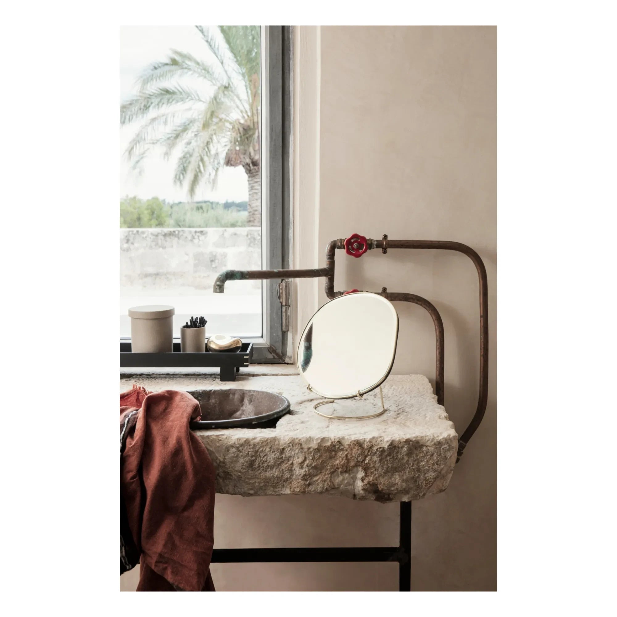 Ferm Living - Espejo de mesa dorado