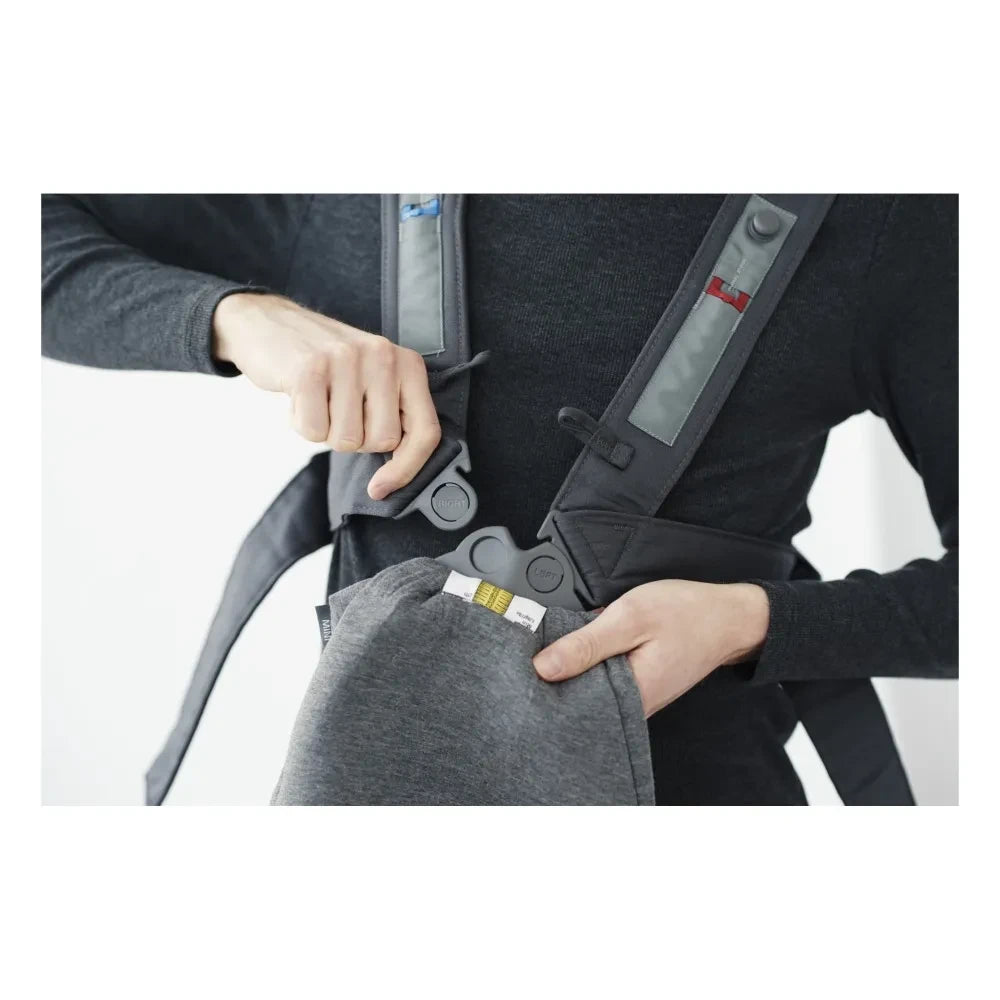 BabyBjörn - Funda Portabebés Mini de punto 3D | Gris oscuro