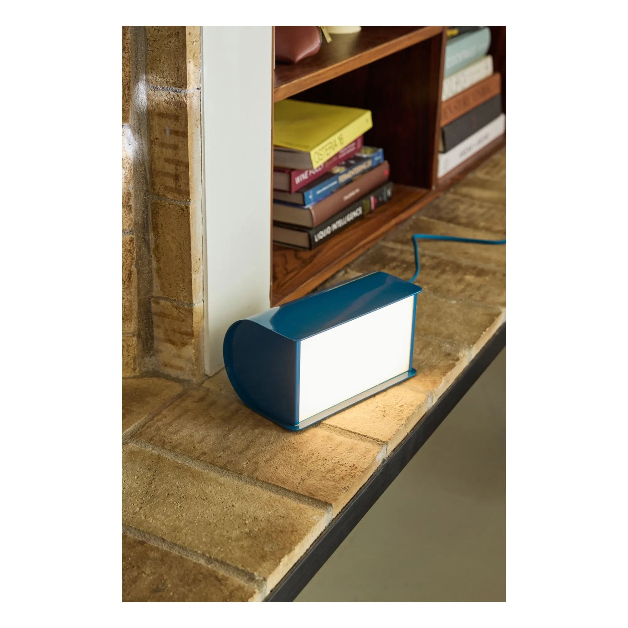 Hübsch - Lámpara de mesa libro | Azul petróleo