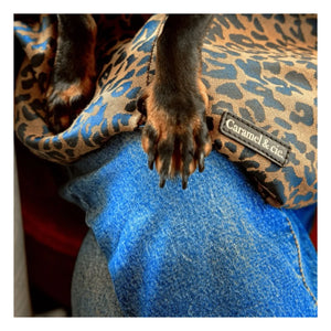 Caramel & Cie - Bolso bandolera Promenade con estampado de perro leopardo | Marrón