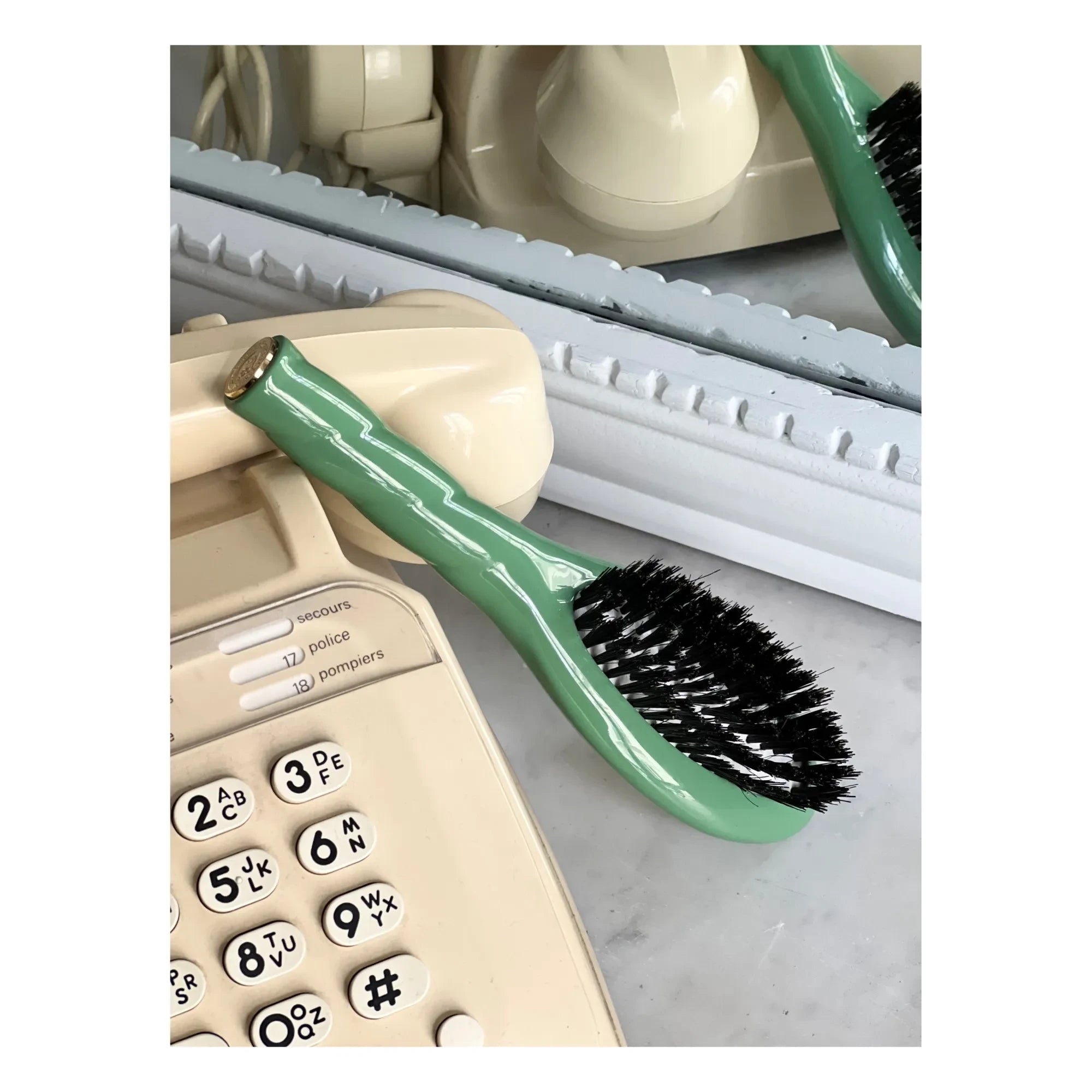 La Bonne Brosse - N°01 The Universal Petite Brush - Cuidado y brillo | Verde almendra