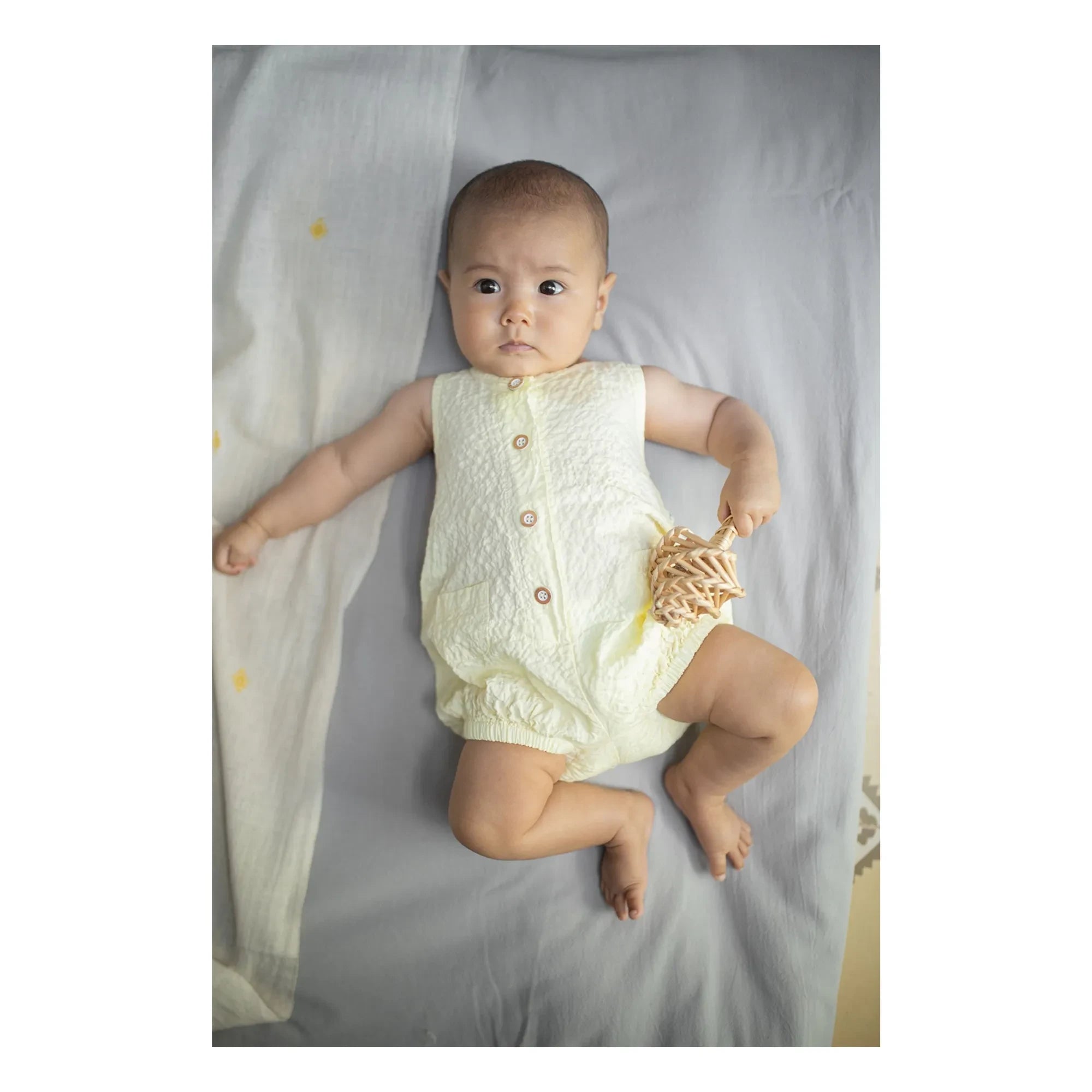 1+ en la familia - Mono Etolia Seersucker | Amarillo pálido