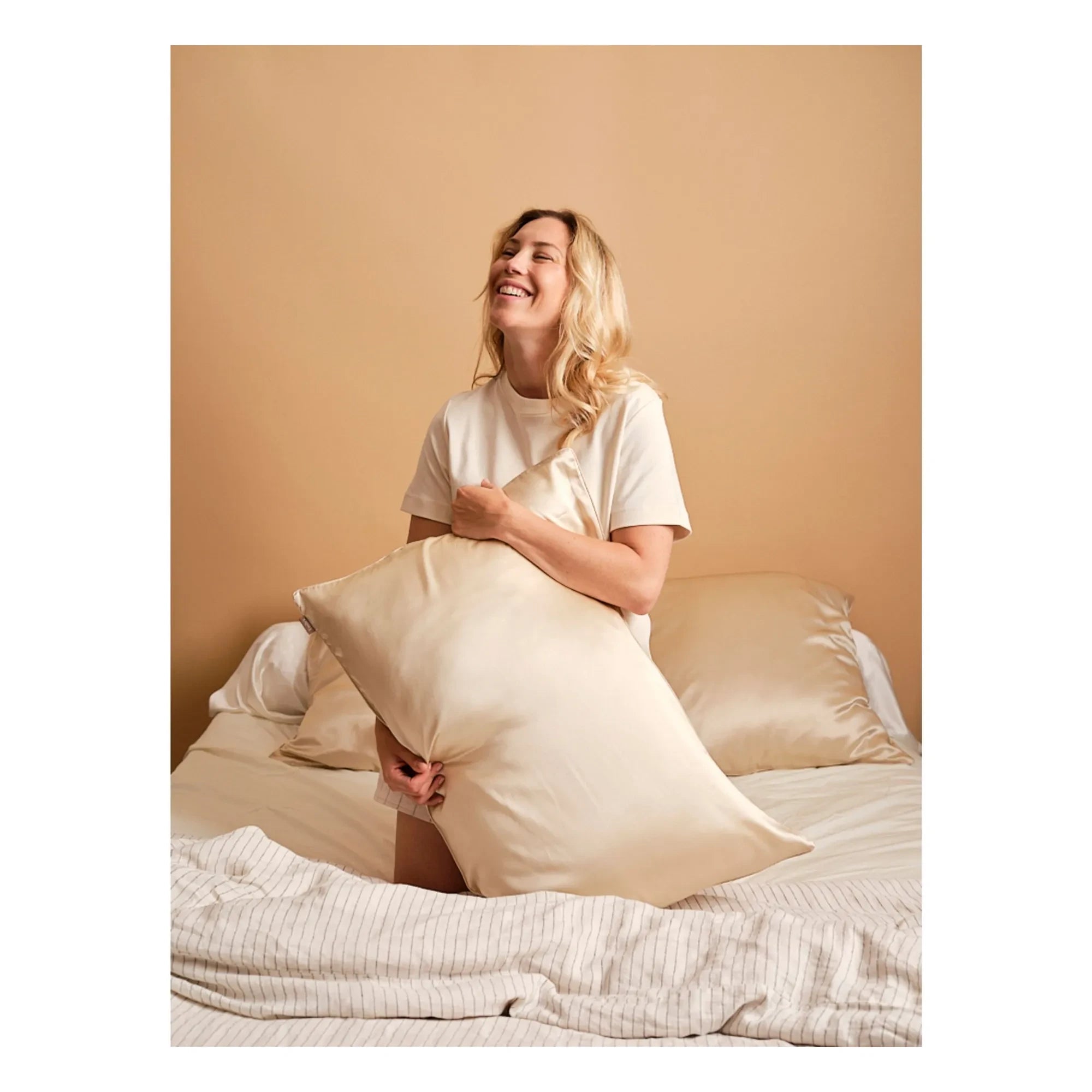 Emily's Pillow - Funda de almohada de seda color ciruela damascena | Champaña