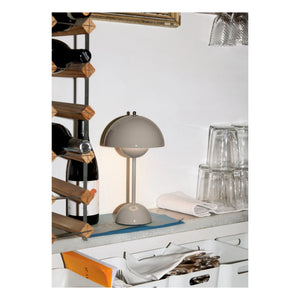 & Tradition - Lámpara de mesa portátil VP9 Flowerpot, Vernon Panton | Gris
