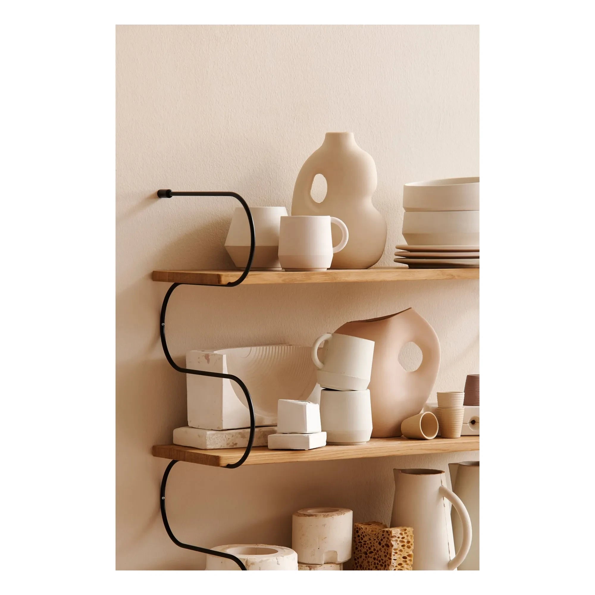 Schneid Studio - Estantería de roble Onda | Negro