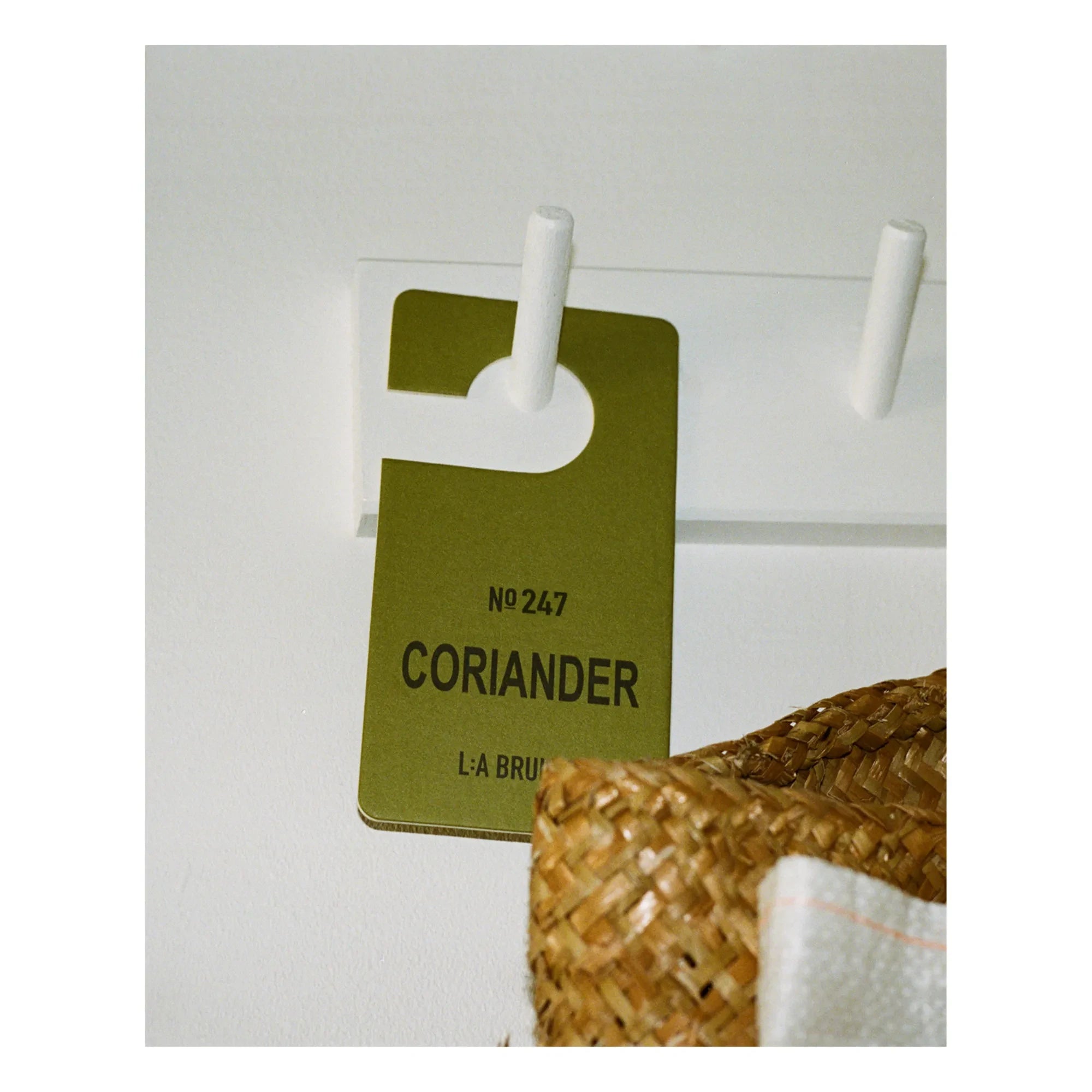 L:A BRUKET - Colgador Perfumado Cilantro 247