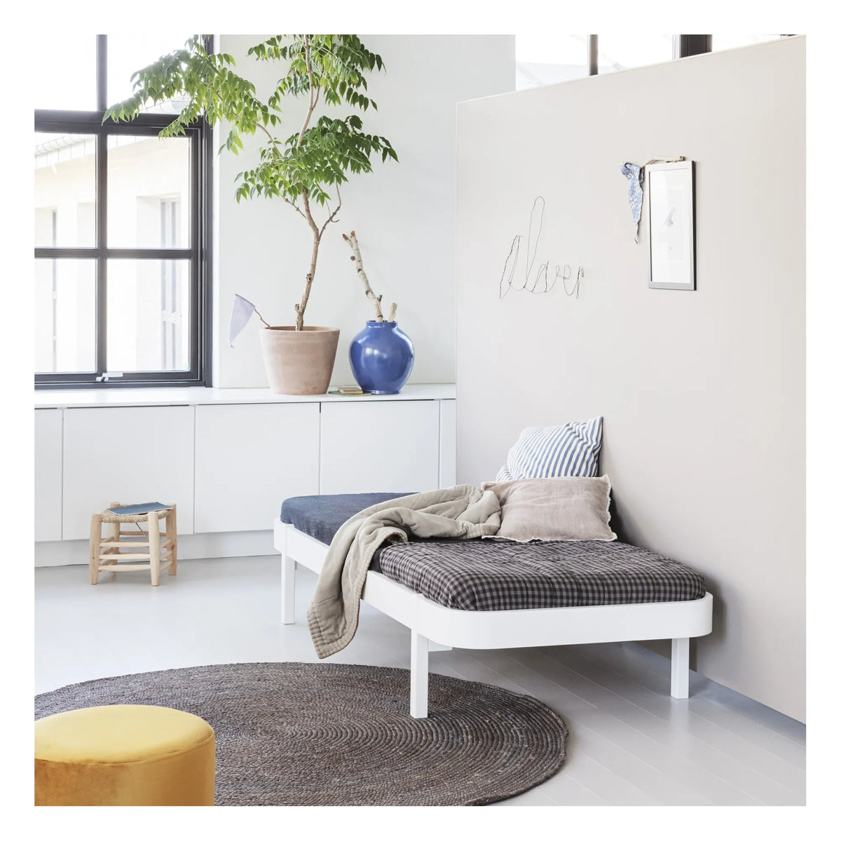Oliver Furniture - Tumbona de madera de roble 90x200 cm | Blanco