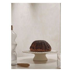 Ferm Living - Fuente de piedra, soporte para pasteles de cerámica | Blanco roto