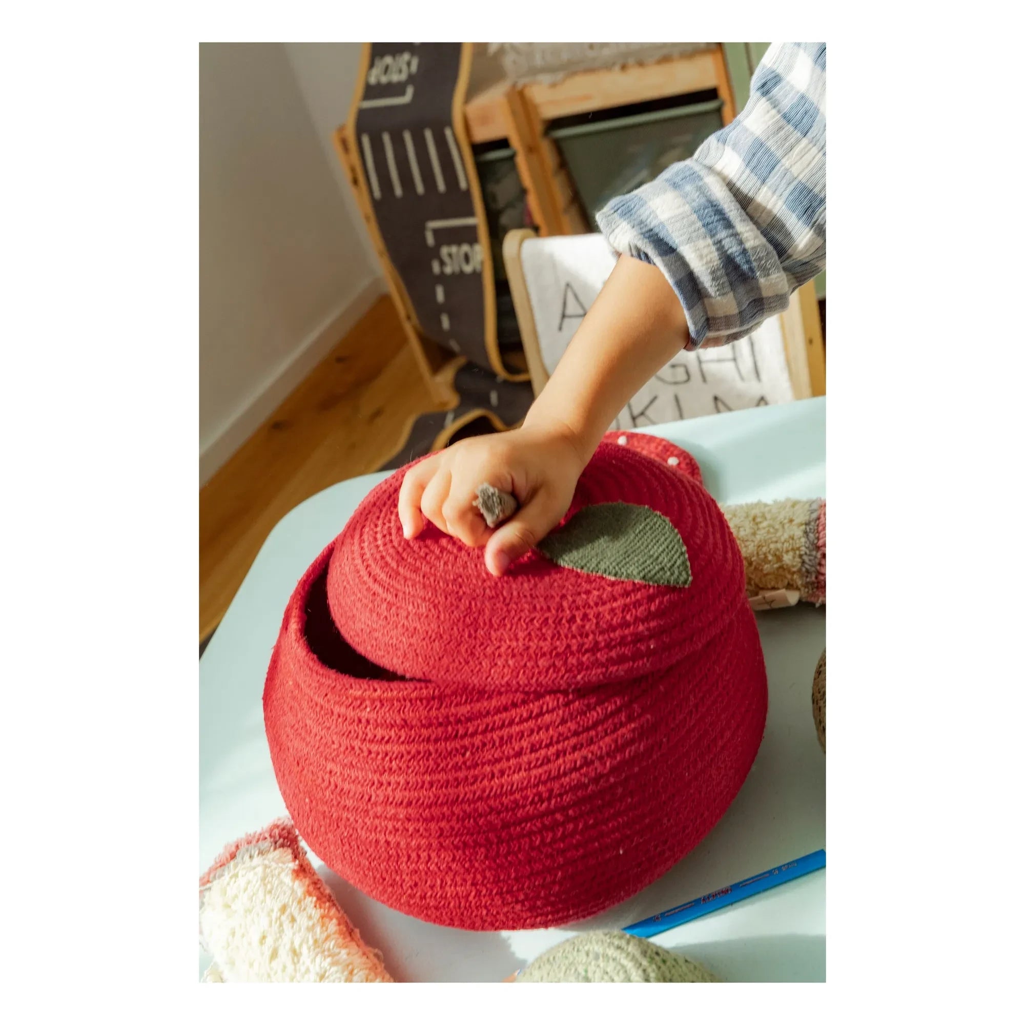 Cesta de almacenamiento Lorena Canals - Manzana | Rojo