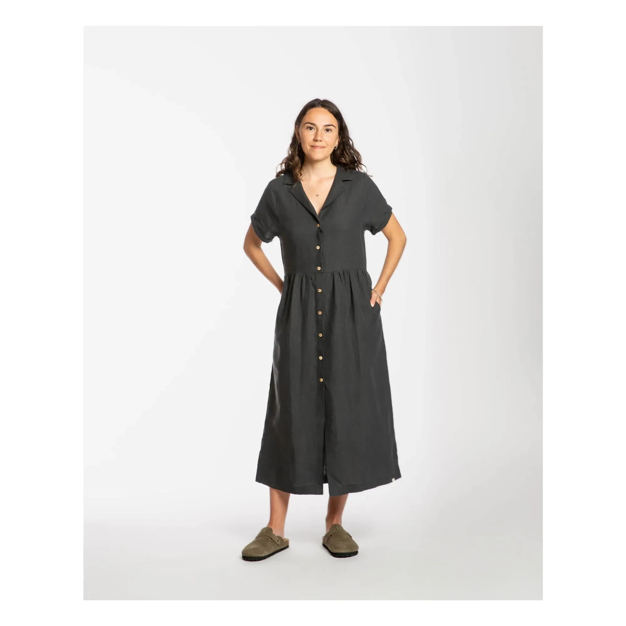 Matona - Vestido camisero de lino de corte medio | Negro