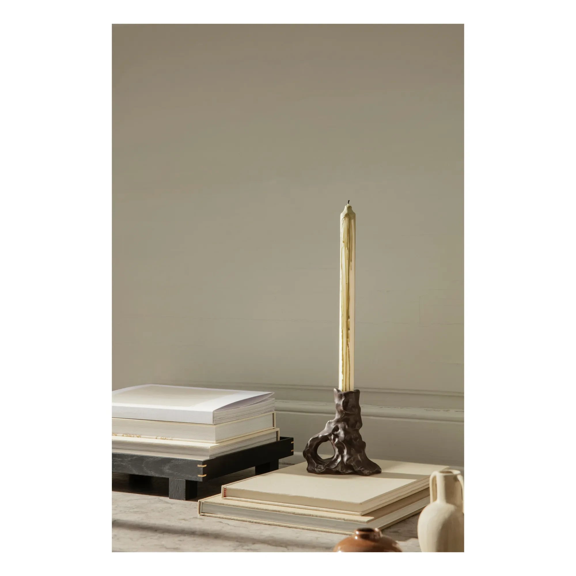 Ferm Living - Velas de cera de verduras Dryp - Juego de 2 | Verde oliva