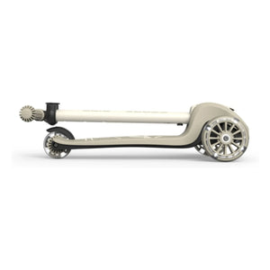 Scoot & Ride - Highwaykick 3S LED scooter | Clay