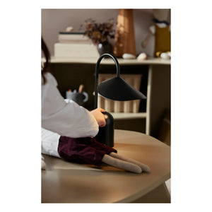 Ferm Living - Lámpara de mesa Arum | Negro