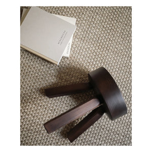 Frama - Tabure AML Pino | Madera Oscura