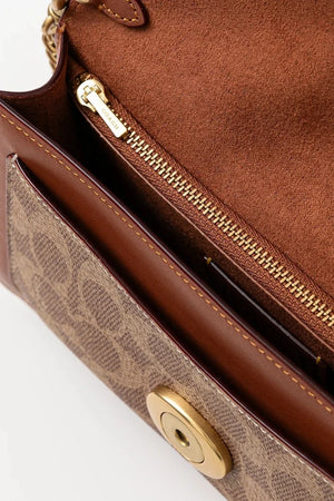 Bolso Coach Tabby Chain Clutch de Lona de Firma