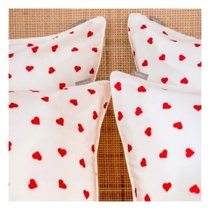 Funda de almohada de seda de morera Emily's Pillow con estampado de corazón | Crema