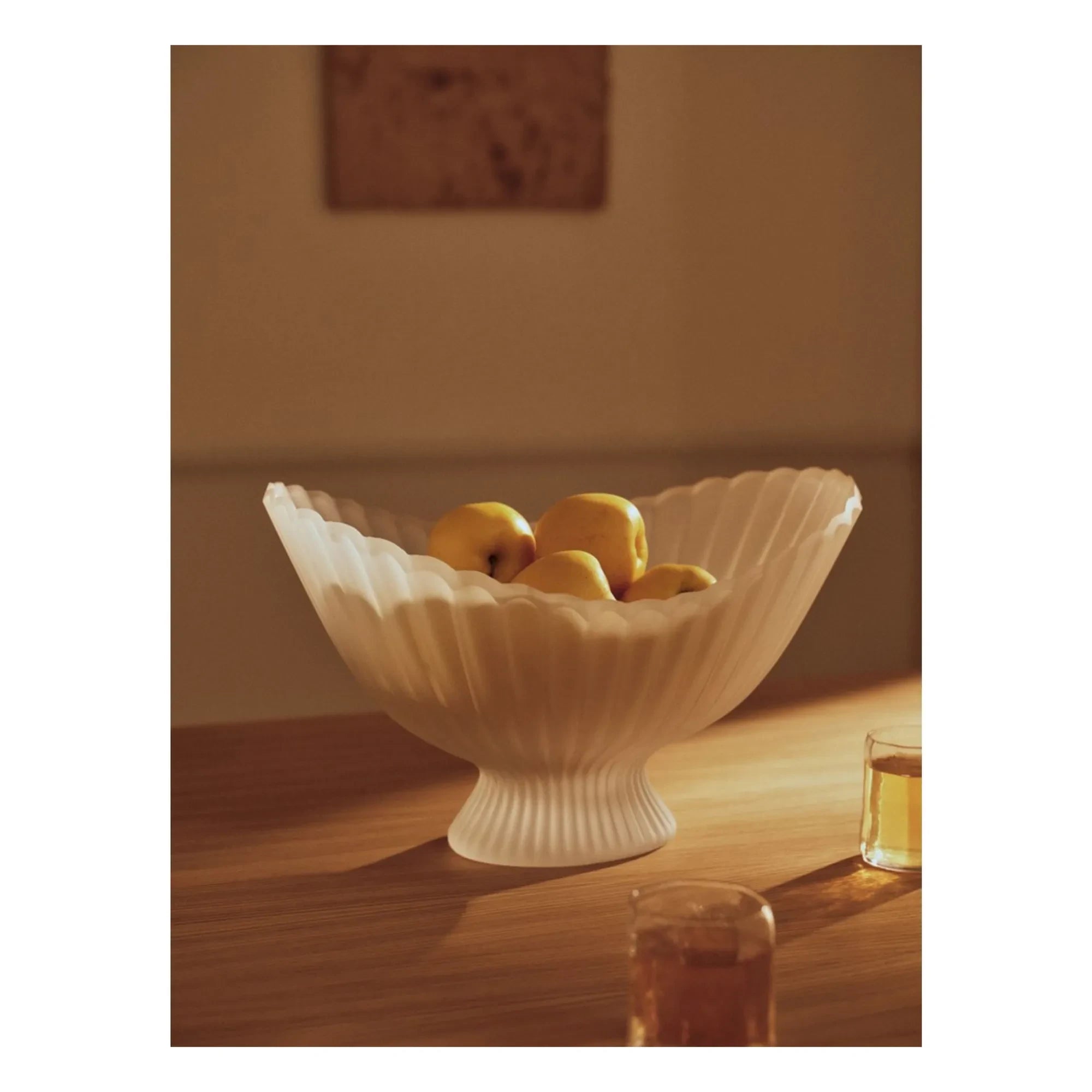 Ferm Living - Cuenco de cristal con pedestal | Blanco