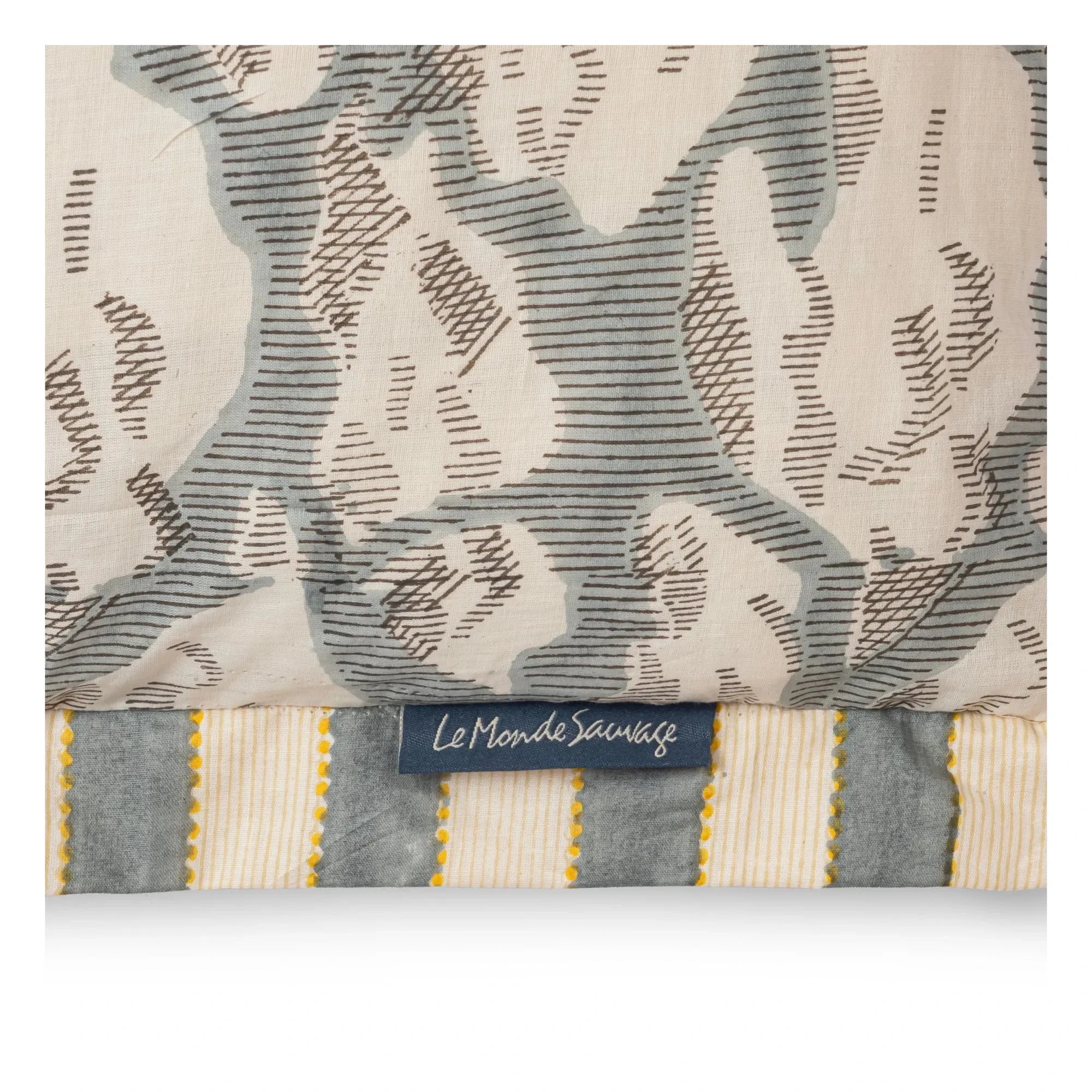 Le Monde Sauvage - Funda de almohada con estampado de nubes Nebula Key West | Azul