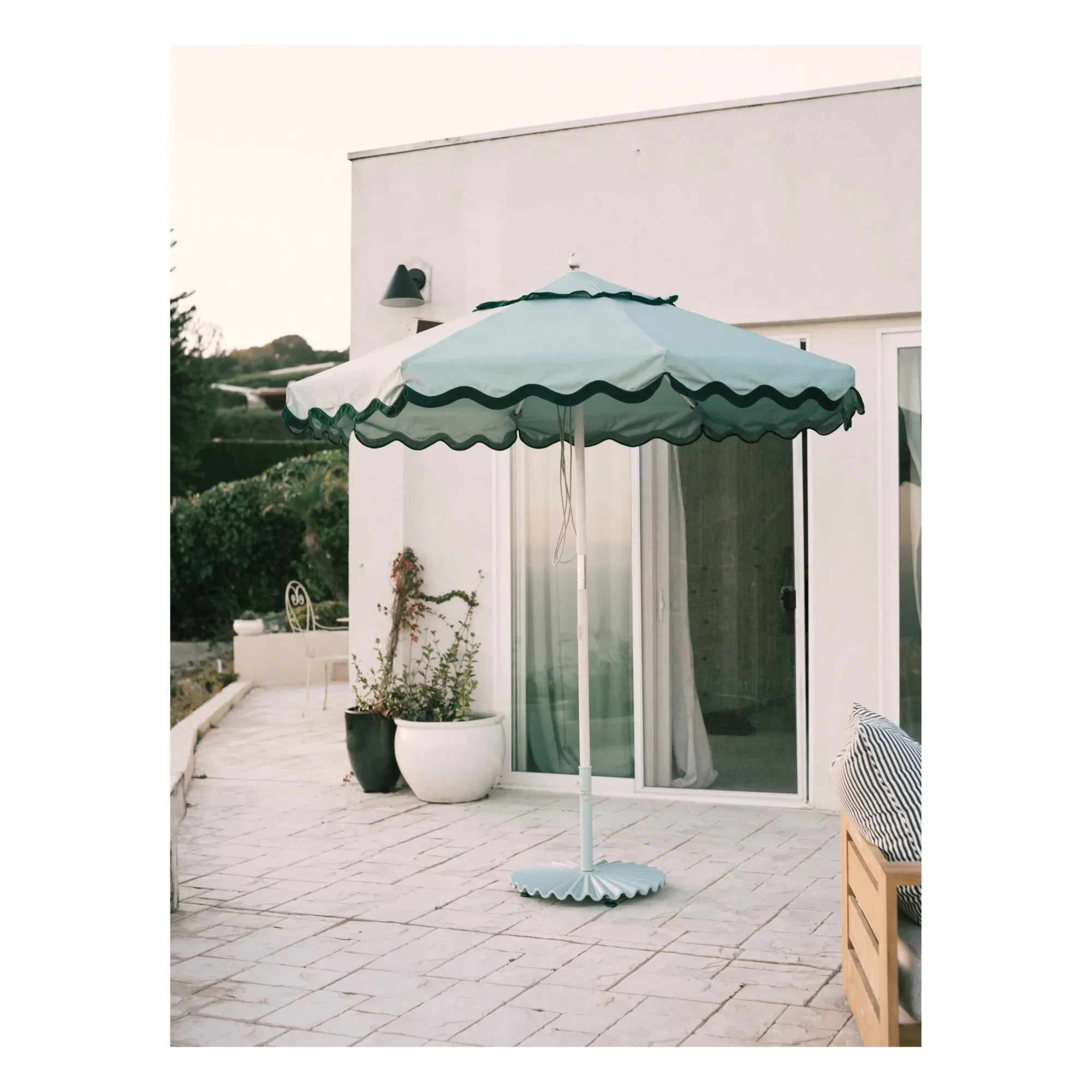 Business & Pleasure Co. - Pie de Sombrilla Moldeado | Salvia