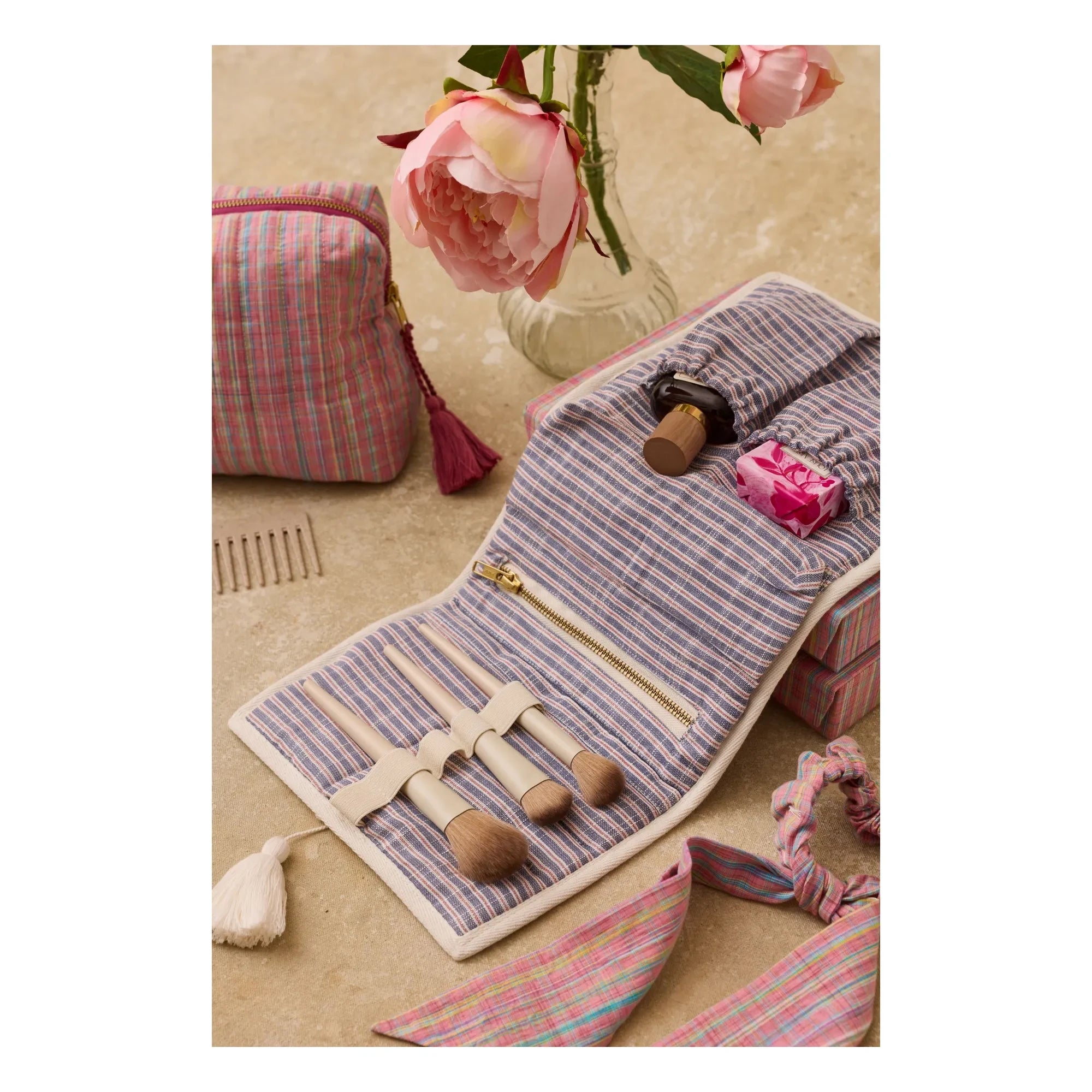 Louise Misha - Estuche para brochas de maquillaje Teila | Crema