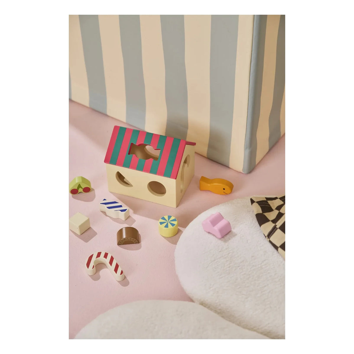 Kid's Concept - Dispensador de Caramelos con Forma Sueca