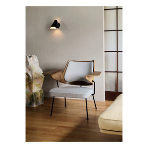 & Tradition - sillón RD8, Robin Day | Gris claro