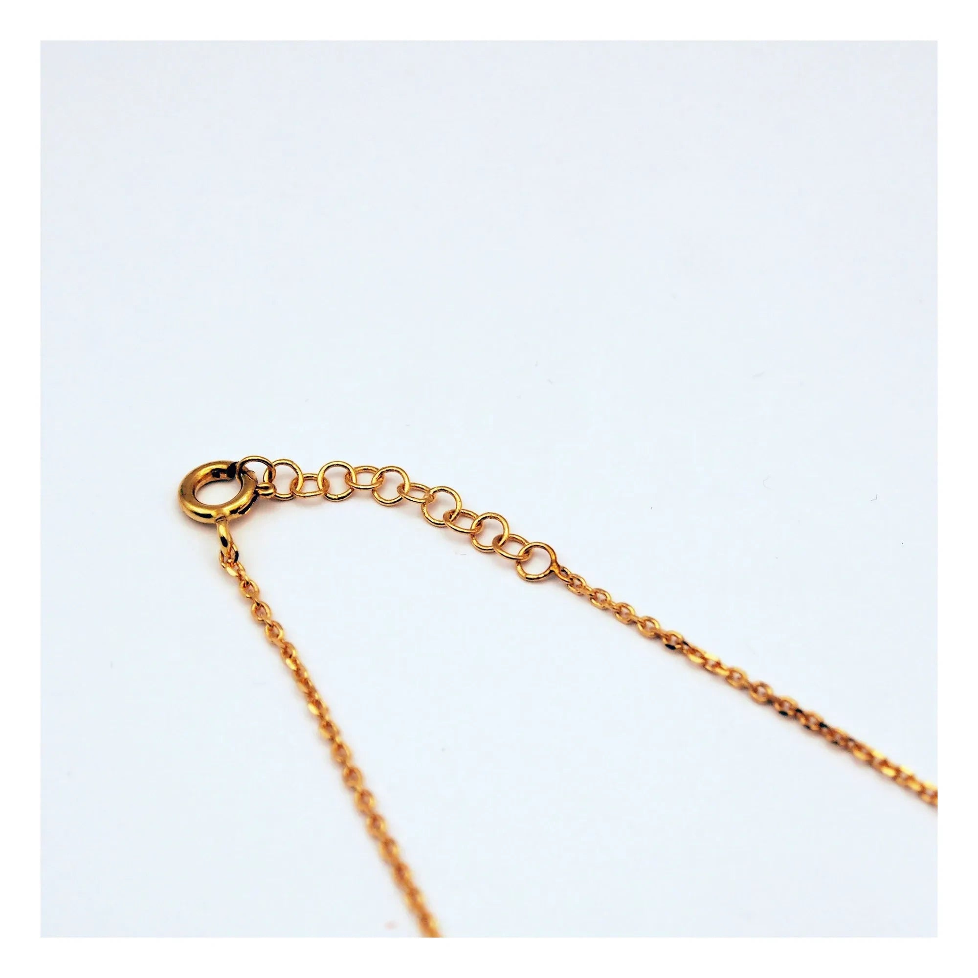 Adorabili - Collar con colgante de concha | Oro