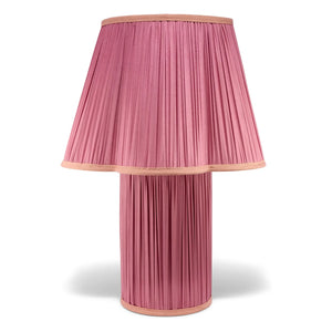 Doing Goods - Lámpara de mesa de seda Myra | Fucsia