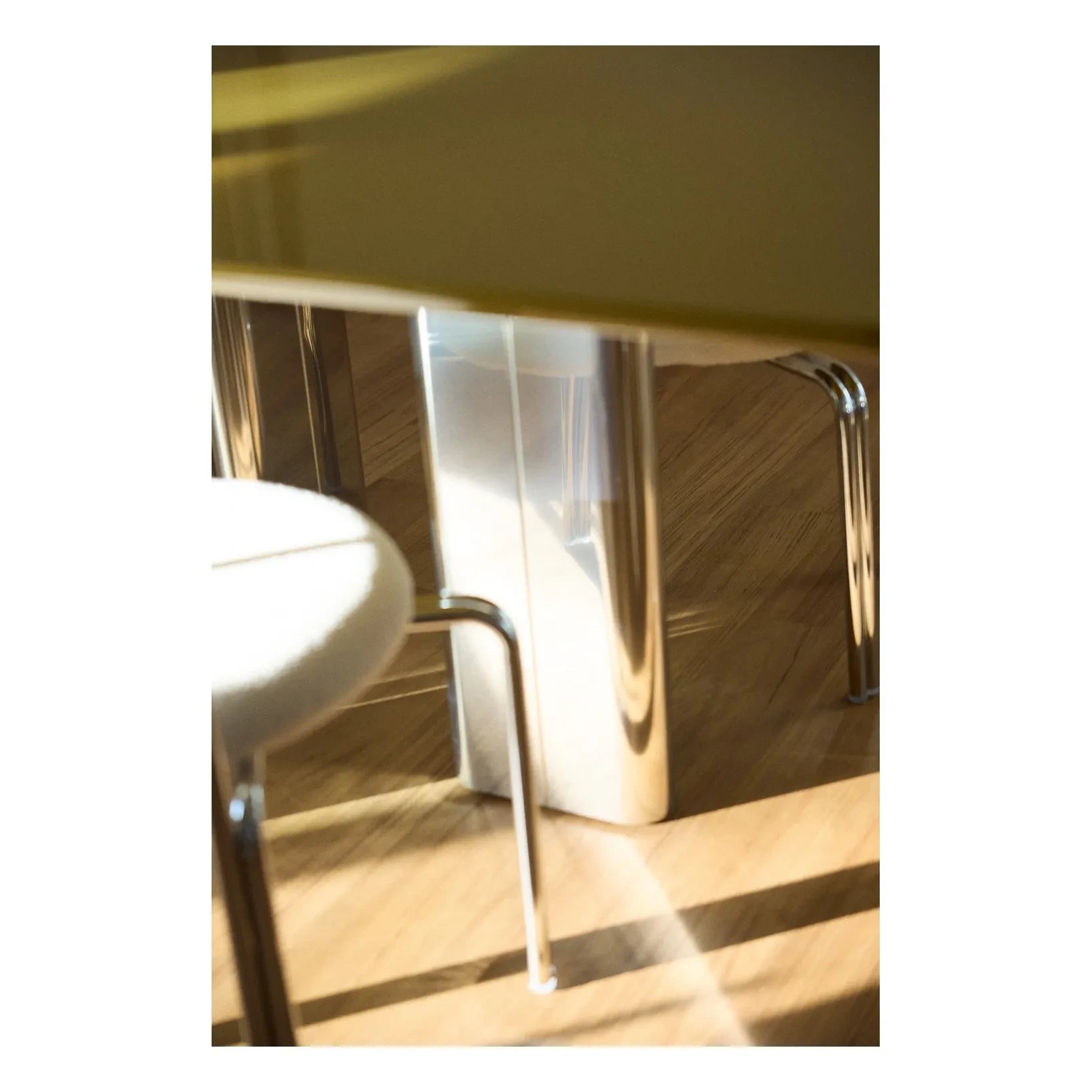 Gabrielle Paris - Mesa de Comedor de Madera Lacada Chrysoline | Ámbar