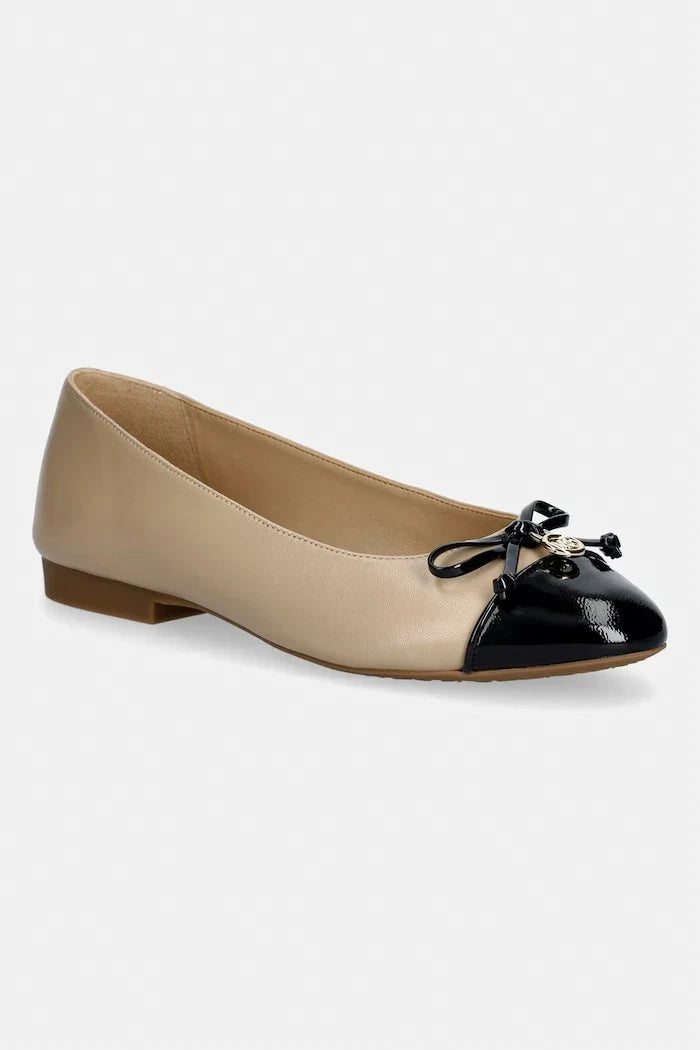 Bailarina de piel Piper Flex de MICHAEL Michael Kors