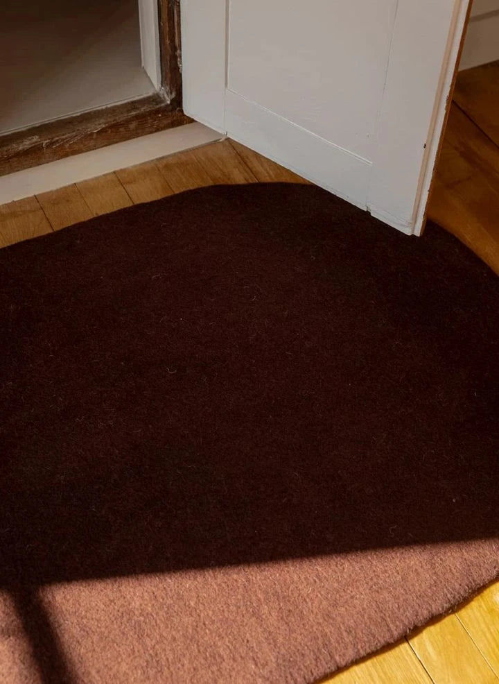 Muskhane - Alfombra oval de fieltro | Caoba