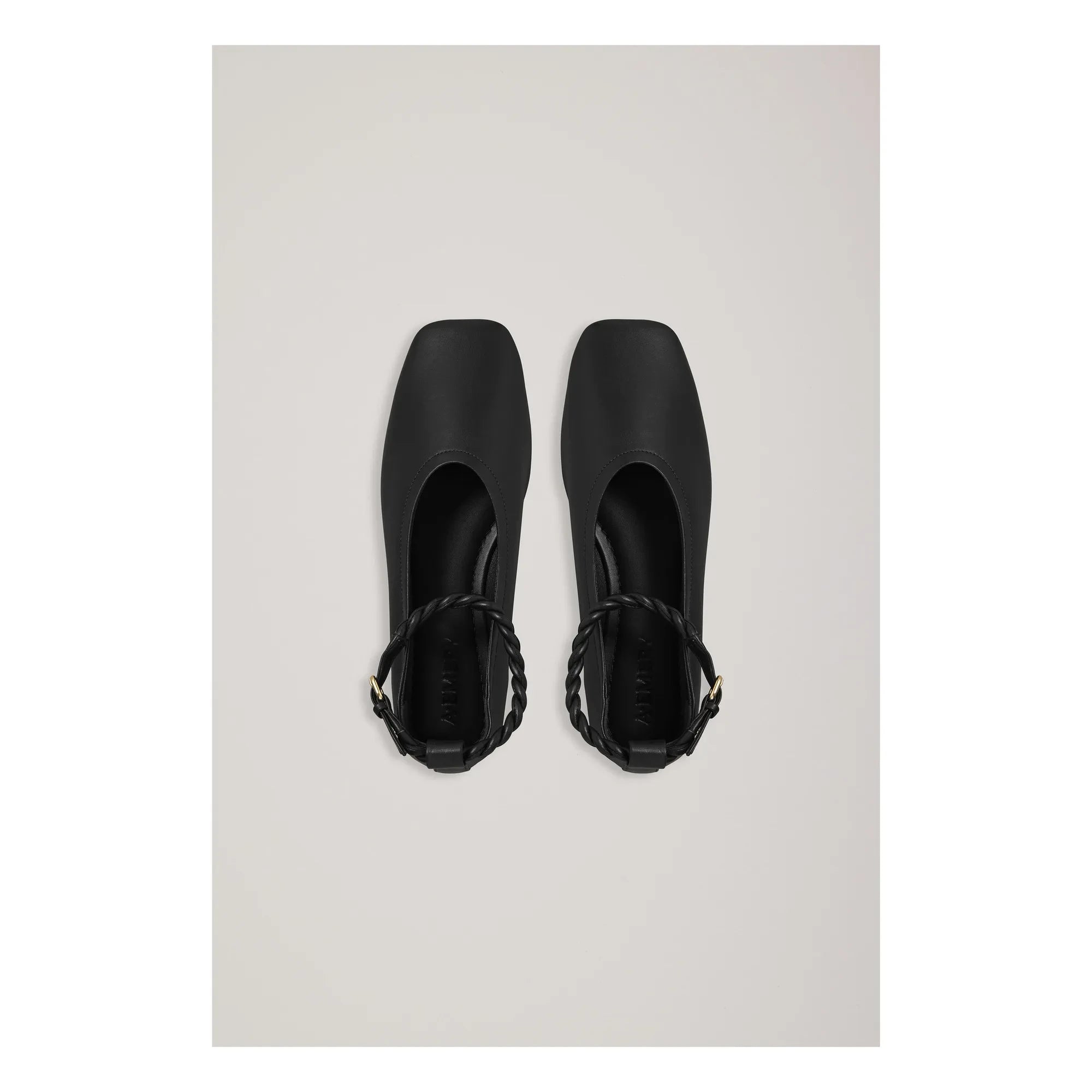 A. Emery - Bailarinas Steele | Negro